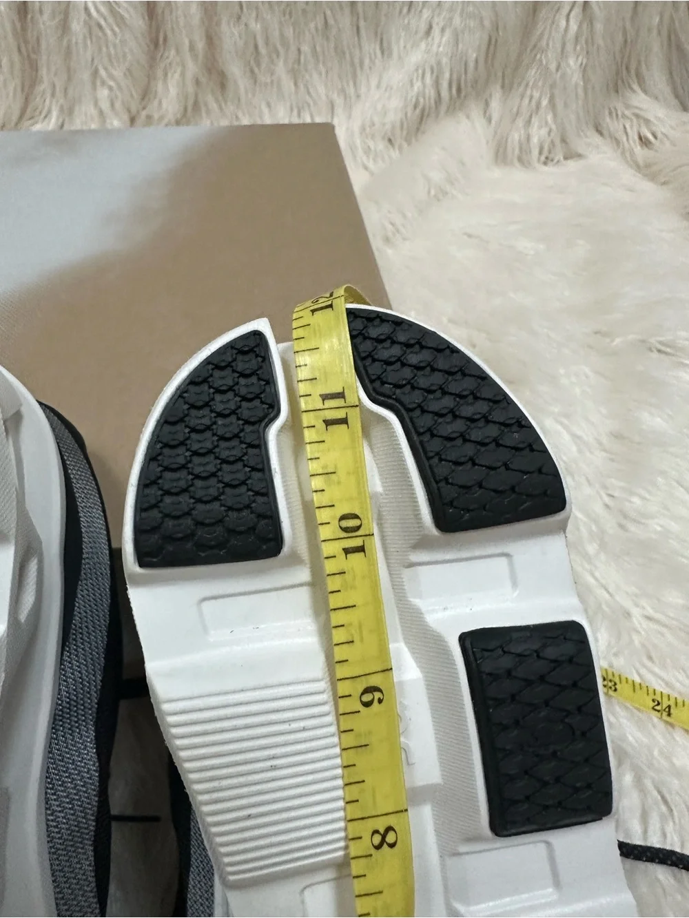 On Running Men's Black and White Cloudmater 2 size 9 NWB